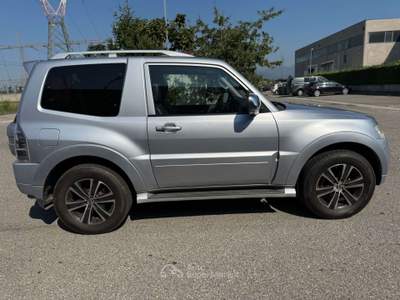Mitsubishi Pajero Pajero IV 2007 3.2 cr Instyle 200cv 3p auto Argento usata TRAVAGLIATO