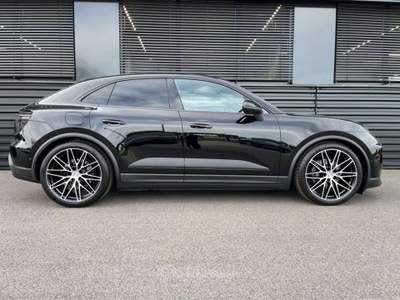 Porsche Macan EV 4 BOSE MATRIX TETTO SPORT CHRONO SOSP. 360° Nero usata Ciampino