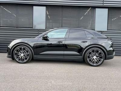 Porsche Macan EV 4 BOSE MATRIX TETTO SPORT CHRONO SOSP. 360° Nero usata Ciampino