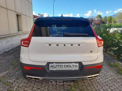 Volvo XC40 B5 AWD Geartronic R-design Bianco usata PIURO
