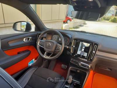 Volvo XC40 B5 AWD Geartronic R-design Bianco usata PIURO