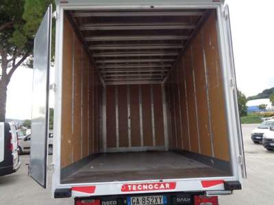Iveco Daily 35C14 2.3 HPT 3750 TOR RG CENTINATURA ALLUMINIO Bianco usata Tolentino