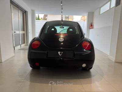 Volkswagen New Beetle 1.6 Nero usata AGROPOLI