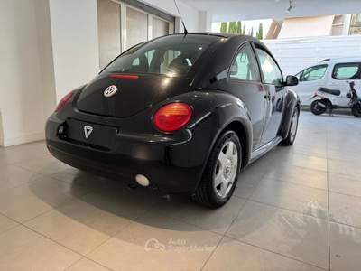 Volkswagen New Beetle 1.6 Nero usata AGROPOLI