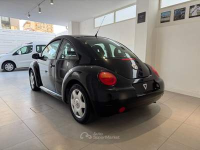 Volkswagen New Beetle 1.6 Nero usata AGROPOLI