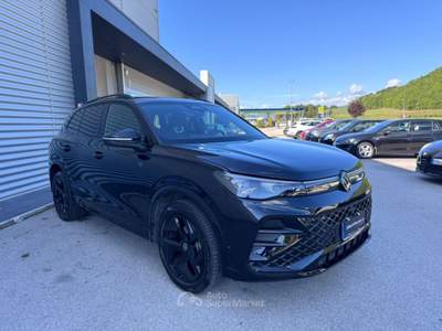 Volkswagen Tiguan 1.5 eTSI 150CV GANCIO DSG R-Line Plus PARI A NUOVO Nero usata Sant'Angelo in vado