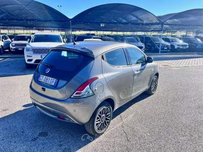 Lancia Ypsilon 1.0 FireFly 5 porte S&S Hybrid Platino Grigio usata Pieve di Soligo