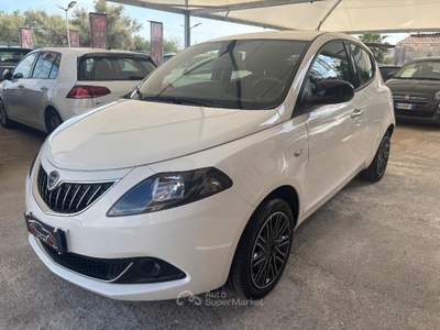 Lancia Ypsilon 1.0 FireFly 5p.S&S Hybryd Gold Bianco usata Priolo Gargallo