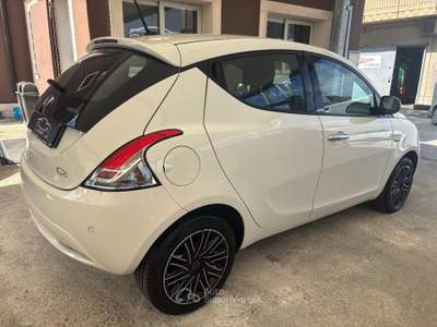 Lancia Ypsilon 1.0 FireFly 5p.S&S Hybryd Gold Bianco usata Priolo Gargallo