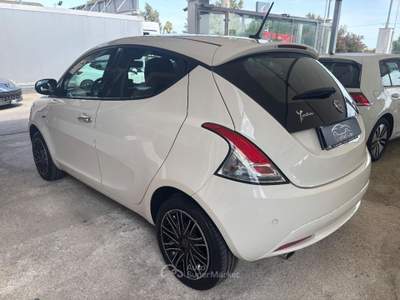 Lancia Ypsilon 1.0 FireFly 5p.S&S Hybryd Gold Bianco usata Priolo Gargallo