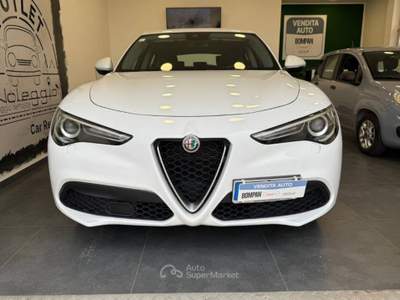 Alfa Romeo Stelvio 2.2 t Business Q4 190cv auto Bianco usata Latina
