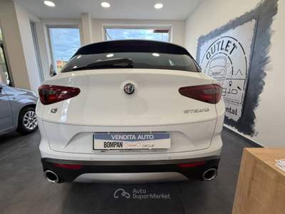 Alfa Romeo Stelvio 2.2 t Business Q4 190cv auto Bianco usata Latina