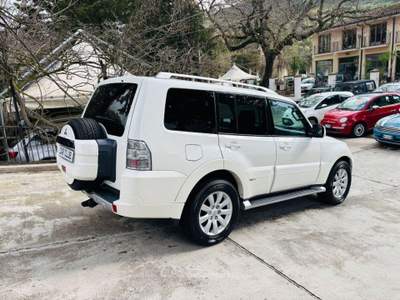 Mitsubishi Pajero 3.2 DI-D 16V aut. 5p. Instyle DPF Bianco usata Morano Calabro