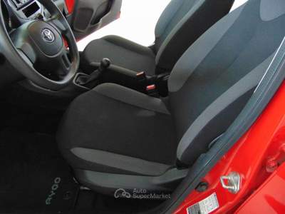 Toyota Aygo Connect 1.0 VVT-i 72CV 5 porte x-business Rosso usata San Vito dei Normanni