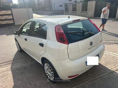 Fiat Punto Evo Fiat Punto 1.4 8V 5 porte Easypower Lounge GPL Bianco usata Caivano