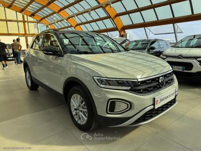 Volkswagen T-Roc T-Roc 1.0 TSI Life Giallo usata Torre del Greco
