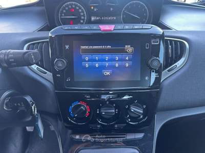 Lancia Ypsilon 1.0 FireFly 5 porte S&S Hybrid Ecochic Silver Rosso usata Oderzo