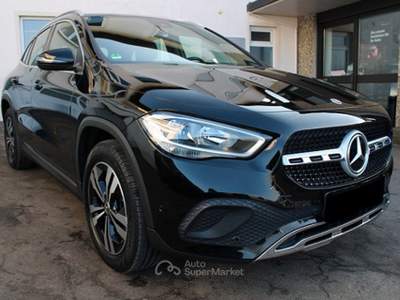 Mercedes-Benz GLA 2020 MERCEDES GLA 200d PROGRESSIVE CAM AMBIENTE CARPLAY Nero usata LIVORNO