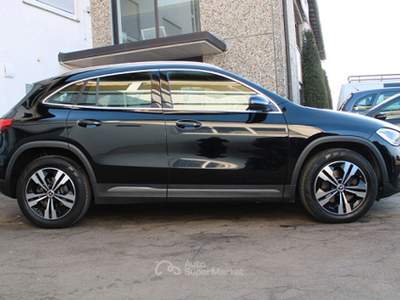 Mercedes-Benz GLA 2020 MERCEDES GLA 200d PROGRESSIVE CAM AMBIENTE CARPLAY Nero usata LIVORNO