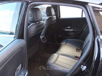 Mercedes-Benz GLA 2020 MERCEDES GLA 200d PROGRESSIVE CAM AMBIENTE CARPLAY Nero usata LIVORNO