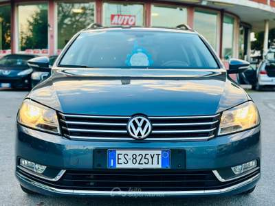 Volkswagen Passat CAMBIO AUTOMATICO usata DUEVILLE