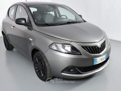 Lancia Ypsilon 1.0 FireFly 5 porte S&S Hybrid Ecochic Silver Grigio usata Paderno Dugnano