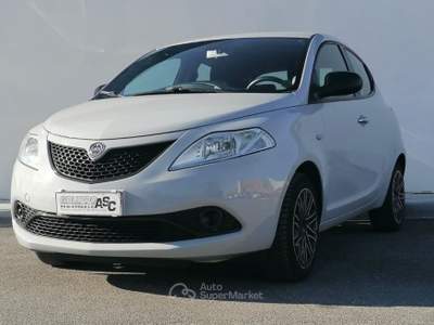 Lancia Ypsilon 1.2 BENZ GPL 69 CV 5 porte ADATTA NEOPATENTATI Argento usata Bra