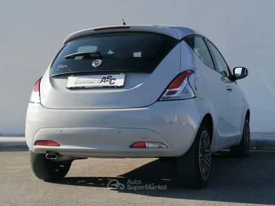 Lancia Ypsilon 1.2 BENZ GPL 69 CV 5 porte ADATTA NEOPATENTATI Argento usata Bra
