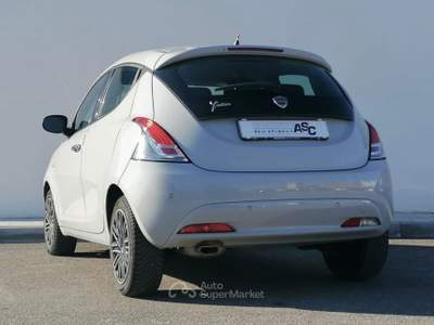Lancia Ypsilon 1.2 BENZ GPL 69 CV 5 porte ADATTA NEOPATENTATI Argento usata Bra