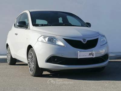 Lancia Ypsilon 1.2 BENZ GPL 69 CV 5 porte ADATTA NEOPATENTATI Argento usata Bra