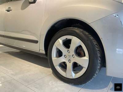Peugeot 3008 1.6 8V HDi 112CV FAP ca.rob. Bus. Grigio usata San Giuseppe Vesuviano