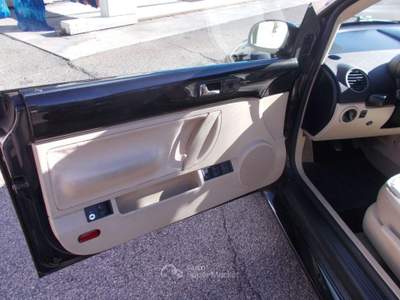 Volkswagen New Beetle 1.6 Cabrio Nero usata Terni