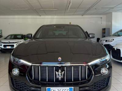 Maserati Levante V6 Diesel 275 CV AWD Nerissimo Nero usata Castellammare di Stabia