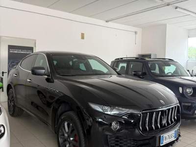 Maserati Levante V6 Diesel 275 CV AWD Nerissimo Nero usata Castellammare di Stabia