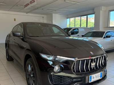 Maserati Levante V6 Diesel 275 CV AWD Nerissimo Nero usata Castellammare di Stabia