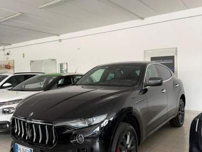 Maserati Levante V6 Diesel 275 CV AWD Nerissimo Nero usata Castellammare di Stabia