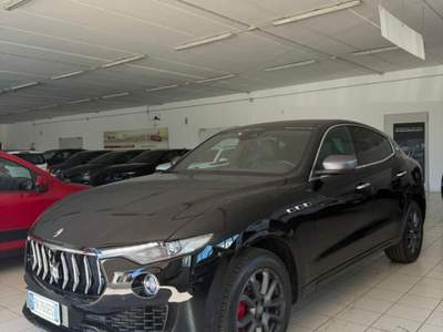Maserati Levante V6 Diesel 275 CV AWD Nerissimo Nero usata Castellammare di Stabia