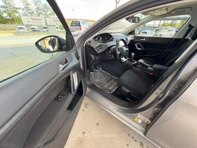 Peugeot 308 S&S SW Business Grigio usata ALTAMURA