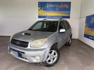 Toyota RAV4 RAV4 2.0 Tdi D-4D cat 5 porte PROBLEMA POMPA GASOL Argento usata ADRANO