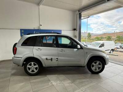 Toyota RAV4 RAV4 2.0 Tdi D-4D cat 5 porte PROBLEMA POMPA GASOL Argento usata ADRANO