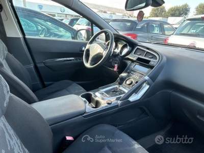 Peugeot 3008 cambio robotizzato Prem Nero usata San Michele Salentino