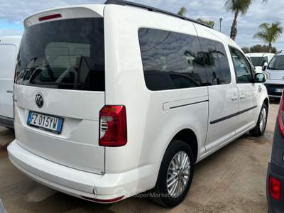 Volkswagen Caddy 7 posti - 2.0 TDI 150 CV DSG Highline Maxi - 2020 Bianco usata San Michele Salentino