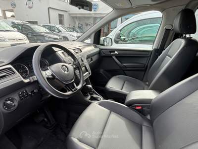 Volkswagen Caddy 7 posti - 2.0 TDI 150 CV DSG Highline Maxi - 2020 Bianco usata San Michele Salentino