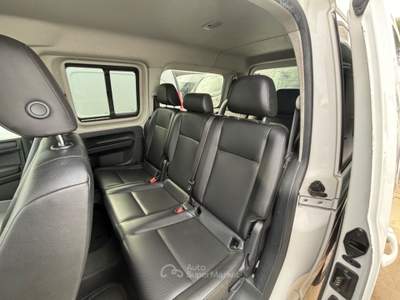 Volkswagen Caddy 7 posti - 2.0 TDI 150 CV DSG Highline Maxi - 2020 Bianco usata San Michele Salentino
