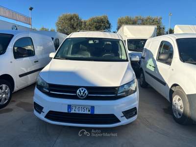 Volkswagen Caddy 7 posti - 2.0 TDI 150 CV DSG Highline Maxi - 2020 Bianco usata San Michele Salentino