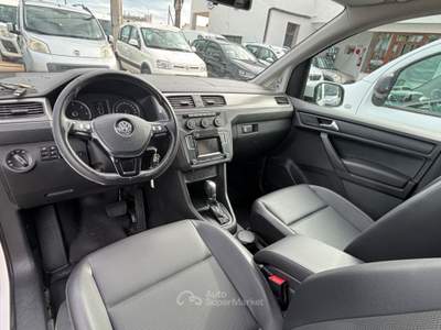 Volkswagen Caddy 7 posti - 2.0 TDI 150 CV DSG Highline Maxi - 2020 Bianco usata San Michele Salentino