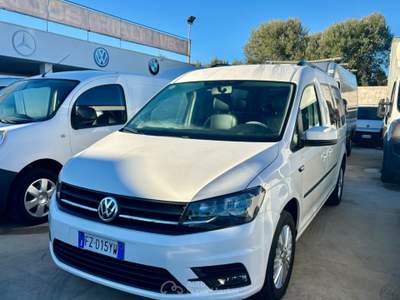 Volkswagen Caddy 7 posti - 2.0 TDI 150 CV DSG Highline Maxi - 2020 Bianco usata San Michele Salentino