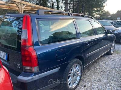 Volvo V70/XC70 V70 2.4 D5 20V cat aut. AWD Blu/Azzurro usata Arezzo