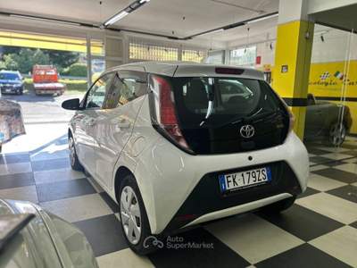 Toyota Aygo 5 porte x-black TSS Bianco usata Arezzo