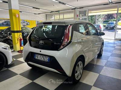 Toyota Aygo 5 porte x-black TSS Bianco usata Arezzo